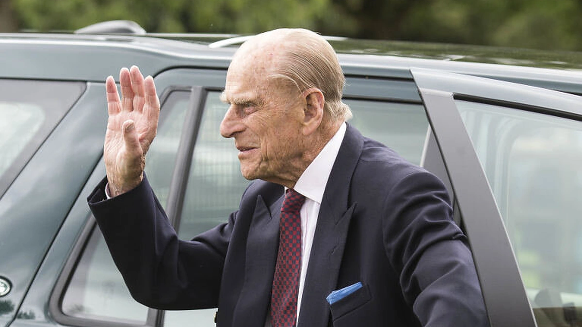 Princas Philipas nepraleido anūkės Louise Windsor pasirodymo žirgų lenktynėse - net pats atvairavo automobilį