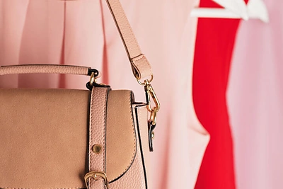 Netinkamai laikomi drabužiai tarnaus trumpiau. Kokių klaidų nedaryti?