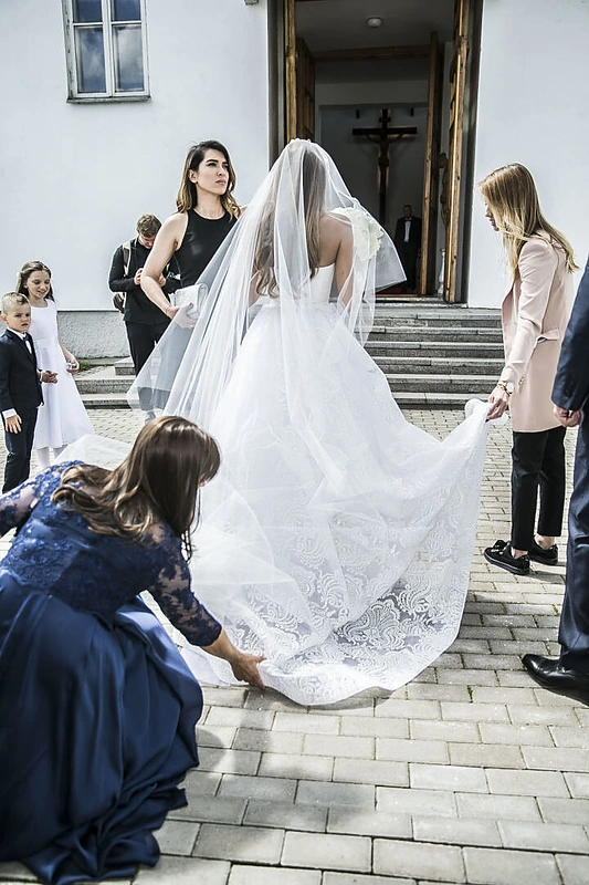 Mindaugas Kuzminskas Varėnoje vedė savo mylimąją Eglę Andreikaitę