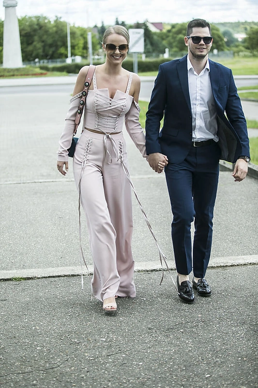 Mindaugas Kuzminskas Varėnoje vedė savo mylimąją Eglę Andreikaitę