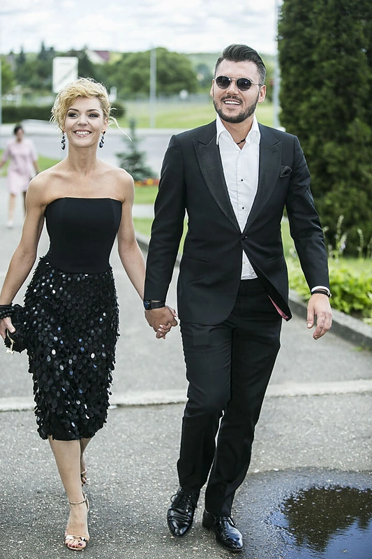 Mindaugas Kuzminskas Varėnoje vedė savo mylimąją Eglę Andreikaitę