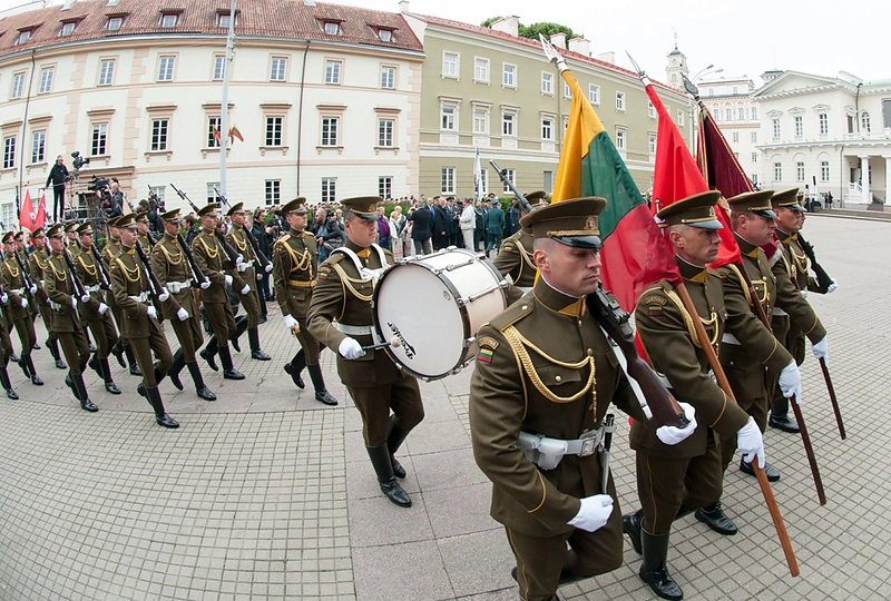 Valstybės vėliavų pakėlimo ceremonija / LRVK | Dariaus Janučio nuotr.