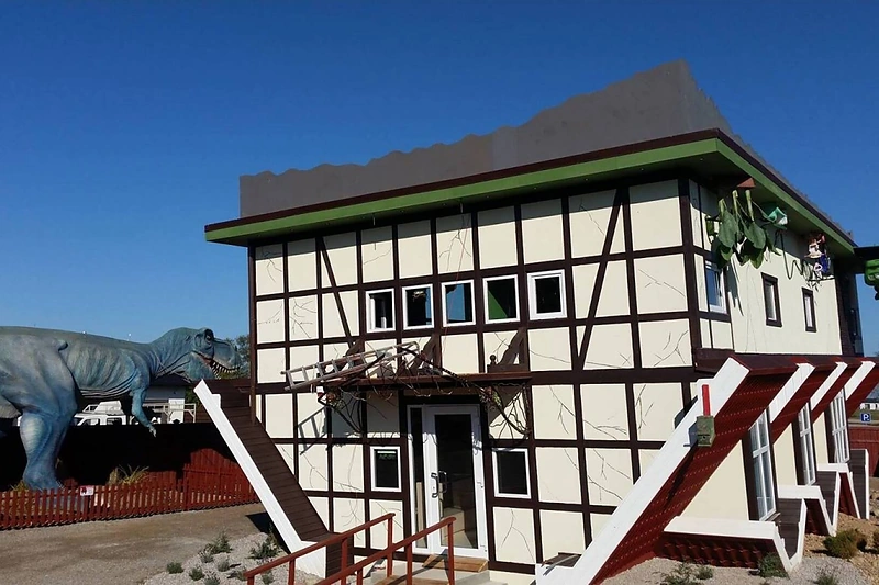 Apverstas namas Radailiuose