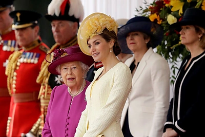 Jungtinės Karalystės monarchė Elizabeth II ir Ispanijos karalienė Letizia
