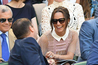 Pippa Middleton su mama Carole ne vieną dieną mėgavosi Vimbldono teniso turnyru