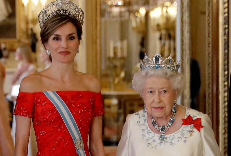 Ispanijos karalienė Letizia ir Jungtinės Karalystės monarchė Elizabeth II