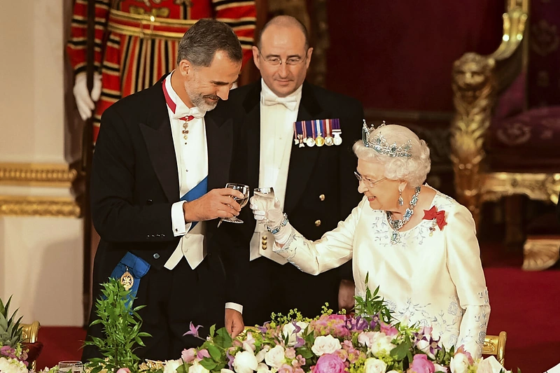 Jungtinės Karalystės monarchė Elizabeth II ir Ispanijos karalius Felipe'as VI