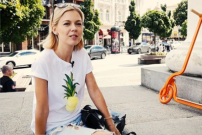 Žvaigždės rankinė: Monikos Linkytės krepšyje – netikėtas daiktas, susijęs su Beyonce dvyniais