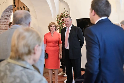 Kauno Rotušėje penktadienio popietę amžinai būti kartu vienas kitam prisiekė muzikantai bei dizaineriai Artūras Kirslys ir Agnė Daujotaitė