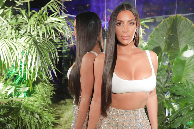 Kim Kardashian nustebino neįtikėtinais figūros linkiais