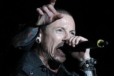 Grupės „Linkin Park“ nariai pasidalino laišku mirusiam vokalistui