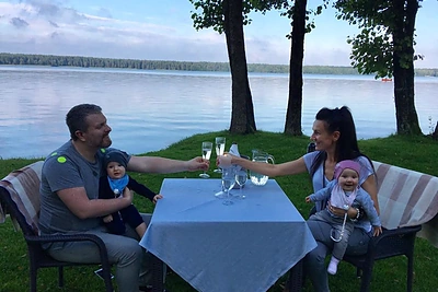 Santuokos metines minintys Katažina ir Deivydas Zvonkai pasidalino jaukia nuotrauka su dvynukais