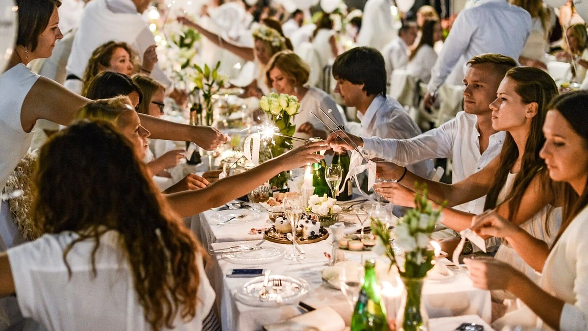 „Vakarienė baltai“