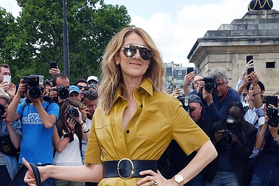 Dainininkė Celine Dion turi romaną su kita moterimi?