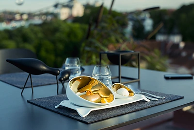 Receptai saldiems susitikimams: braškių ir mėtų kokteilis bei Gintaro perlo desertas