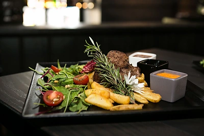 Vakarėlio Vilniaus restorane-bare „Wall Street Avenue“ akimirkos