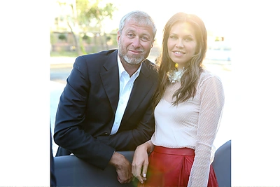 Rusijos oligarchas Romanas Abramovičius skiriasi su trečiąja žmona Daša Žukova