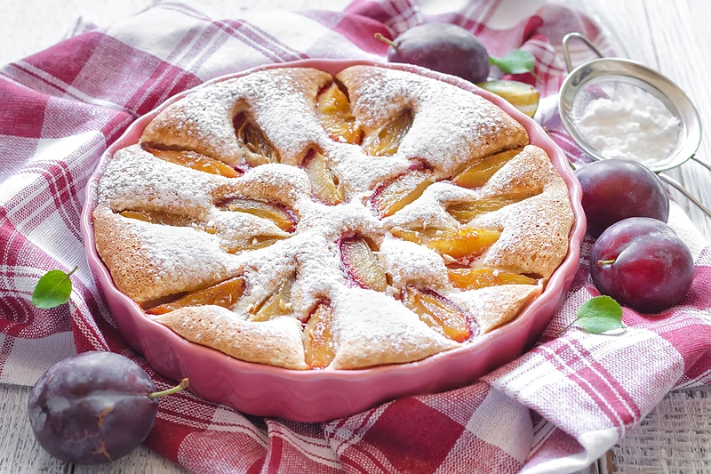 Biskvitinis slyvų pyragas