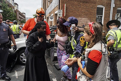 Baltųjų nacionalistų ir kairės susirėmimai Šarlostvilyje