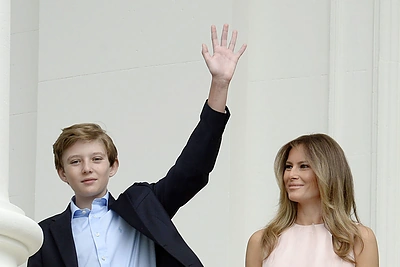 Pirmoji JAV ponia Melania Trump atkirto savo sūnaus kritikams