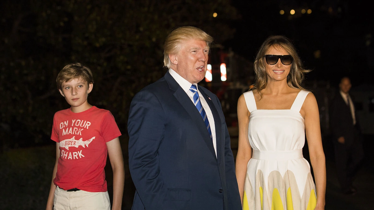 JAV prezidentas Donaldas Trumpas su žmona Melania ir sūnumi Barronu