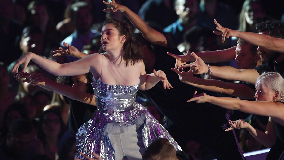 Lorde pasirodymas MTV apdovanojimuose