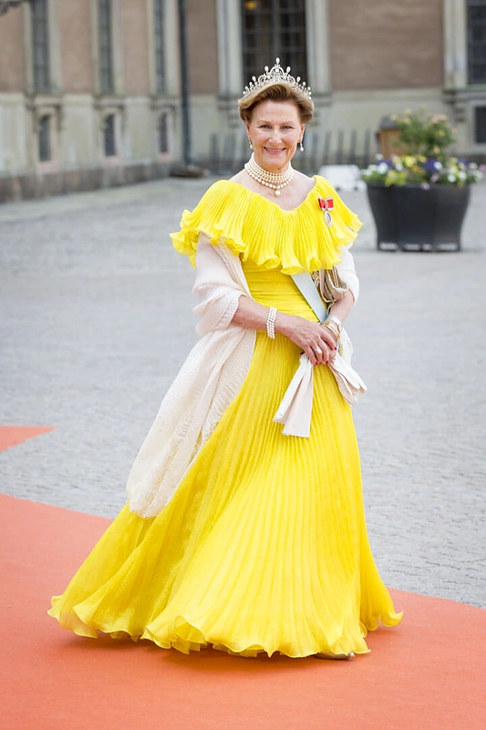 Norvegijos karalienė Sonja išsiruošė į žygį su imigrantais