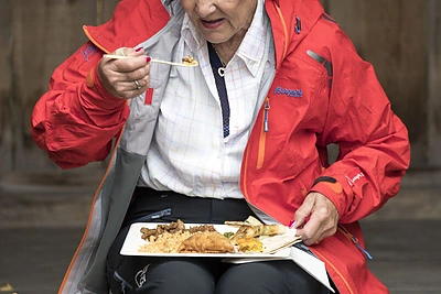 Norvegijos karalienė Sonja išsiruošė į žygį su imigrantais