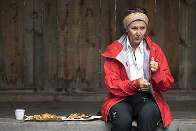 Norvegijos karalienė Sonja išsiruošė į žygį su imigrantais