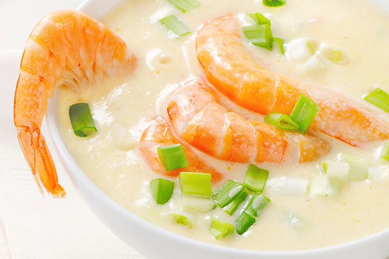 Sūrelio sriuba su krevetėmis