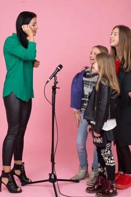 Aistė Pilvelytė ir jos mokiniai