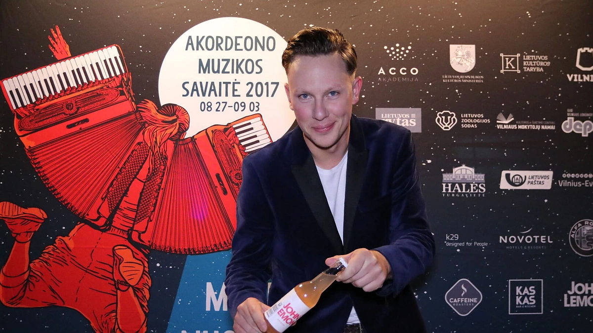 „Akordeono muzikos savaitės“ naktinis koncertas Vilniaus geležinkelio stotyje