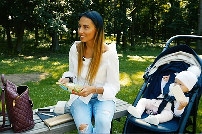 Žvaigždės rankinė: Vashos krepšį užvaldė dukrytės Adrijos daiktai