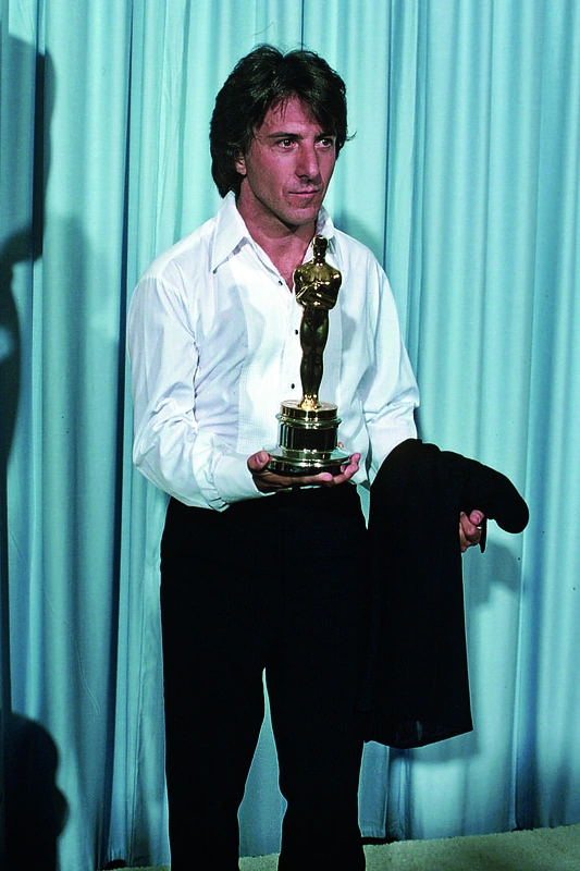 Dustinas Hoffmanas su "Oskaru" už vaidmenį dramoje "Kramer prieš Kramerį"