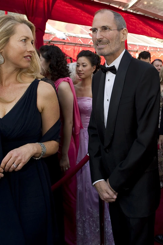 Steve'as ir Lauren Powell Jobsai