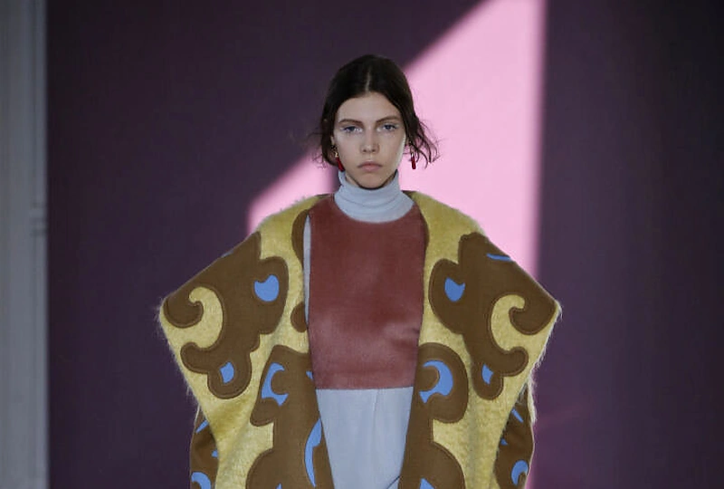 „Valentino“ „Haute Couture“ ruduo/žiema'17