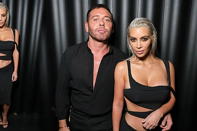 Kim Kardashian pademonstravo ištreniruotą pilvo presą