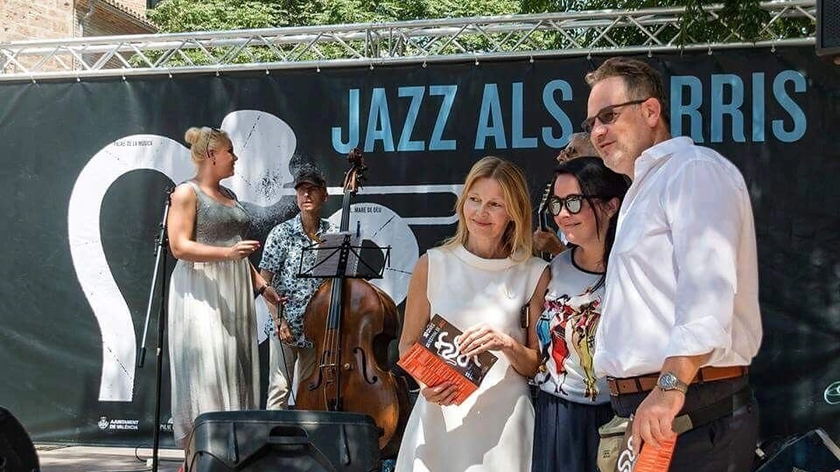 Lietuvos konsulas Valensijoje Dainius Šriubša, konsulato atstovė Vilma Dobilaitė ir Klaipėdos pilies džiazo festivalo vadovė Inga Grubliauskienė