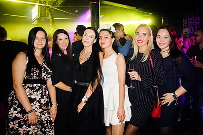 Naktiniame klube – mergvakarių ir viešnių iš Ukrainos linksmybės