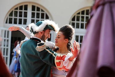 „Chic“ mados fiestos akimirka