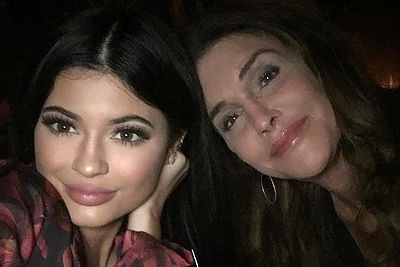 Iš žiniasklaidos apie dukters nėštumą sužinojusi Caitlyn Jenner išreiškė nusivylimą ir baimes: Kylie Jenner per jauna turėti vaikų