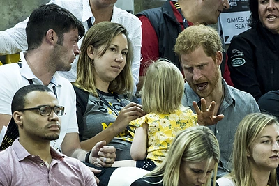 Princo Harry ir mažosios Emily kova dėl spragėsių ir geriausios grimasos titulo