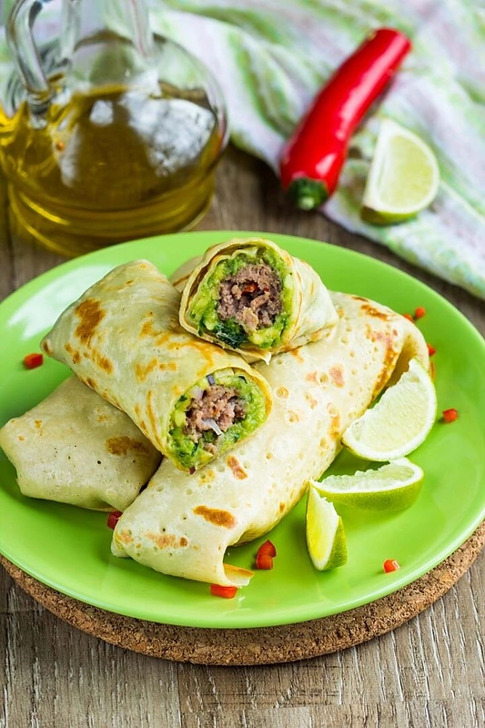 Suktinukai su jautiena ir avokadais