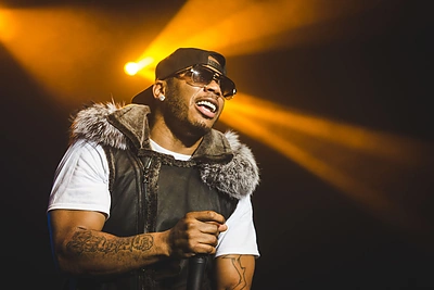 Dėl galimo išprievartavimo savaitgalį areštinėje praleidęs Nelly koncertinių planų nekeičia – dar šį mėnesį pasirodys Vilniuje