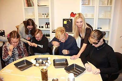 Nomeda Marčėnaitė iliustravo knygą neregiams