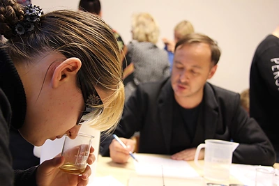 Nomeda Marčėnaitė iliustravo knygą neregiams