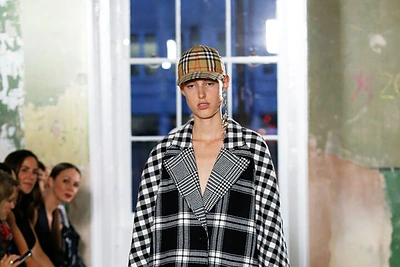 „Burberry“ ruduo / žiema 2017