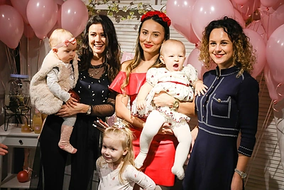 Gabrielės Rutkauskienės-Vašos dukters gimtadienio akimirka