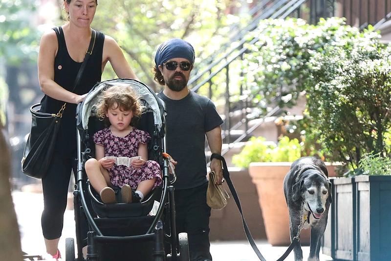 Peteris Dinklage'as su žmona Erica ir jųdviejų dukra