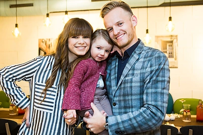 Laura Mazalienė ir Šarūnas Mazalas su dukra